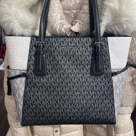 MICHAEL KORS Voyager Large Color-Block Metallic Signature Logo EW Tote Shoulder - Picture 9 of 16